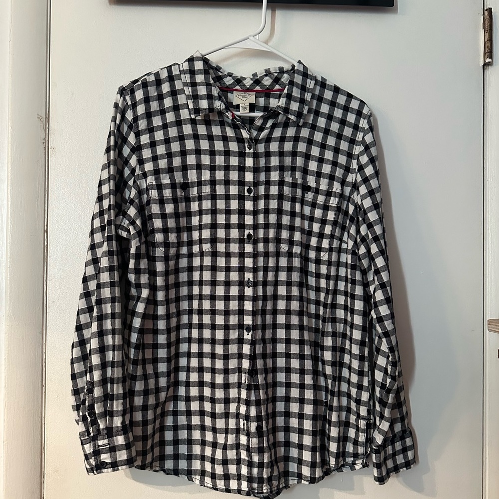Women’s Plaid Button-up